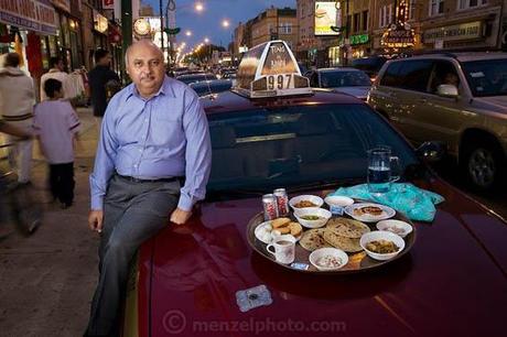 Ce qu’ils mangent en une journée, dans le monde ! chauffeur taxi chicago