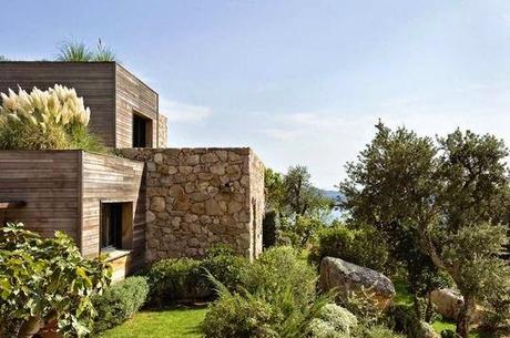Maison pierre et bois Porto Vecchio Côté maison via Nat et nature Une maison de vacances comme on en rêve
