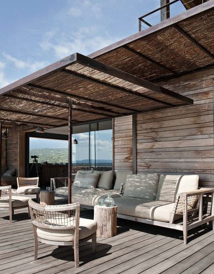 terrasse bois Porto Vecchio Côté maison via Nat et nature Une maison de vacances comme on en rêve