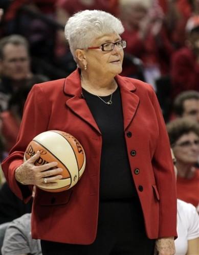 WNBA : Lin DUNN ne sera plus la coach d'Indiana à la fin de la saison Lin-DUNN--Indiana-_athletepromotions.com.jpg