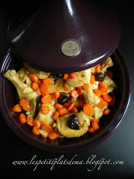 Tajine de poulet aux carottes, pruneaux et échalotes