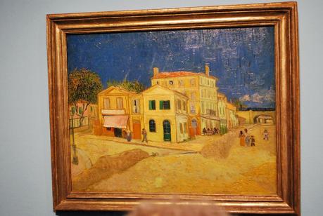 Peut-être débattait-on déjà d'inégalité dans ce café d'Arles peint par Van Gogh ?