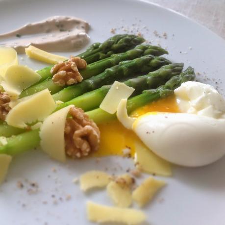 asperges comté vieux oeuf mollet the red dress
