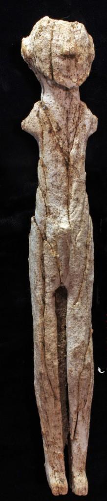 Importantes découvertes, une dernière demeure inviolée et son propriétaire âgés de 5 600 ans, en Égypte antique ! Hierakonpolis-tomb-statue-219x1024
