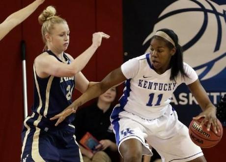 WNBA : Connecticut coupe DaNesha STALWORTH DaNesha-Stallworth-Franck-Frankiln-II.jpg