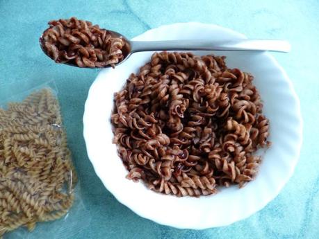 torsades complètes au konjac et leur sauce allégée au cacao et à la gomme de konjac (sans sucre et sans beurre) P1140073