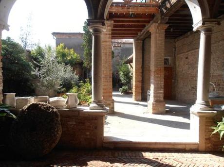 Le jardin de l’église Santa Caterina de Mazzorbo Jardin de l'église Santa Caterina de Mazzorbo