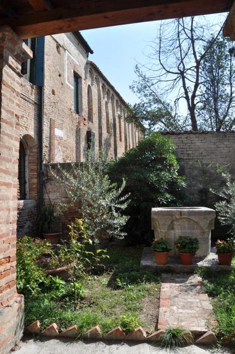Le jardin de l’église Santa Caterina de Mazzorbo Jardin de l'église Santa Caterina de Mazzorbo
