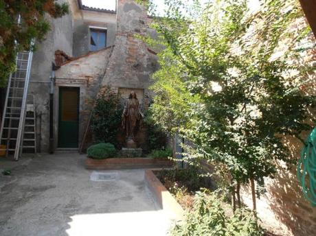 Le jardin de l’église Santa Caterina de Mazzorbo Jardin de l'église Santa Caterina de Mazzorbo