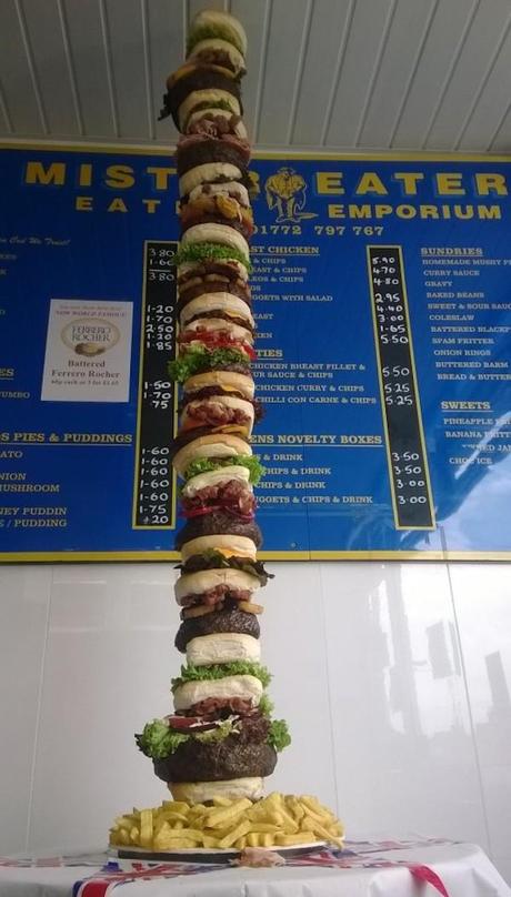Un hamburger haut de 1,5 mètre