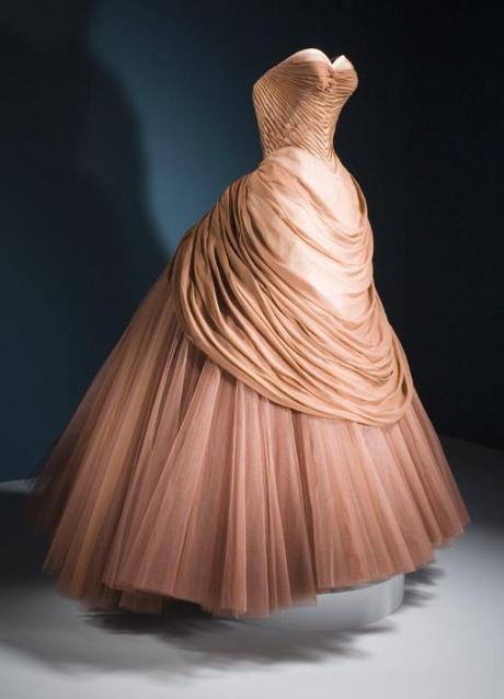 The Swan : une robe exceptionnelle de Charles James Swan-1951---Charles-James--Lacma-2.jpg