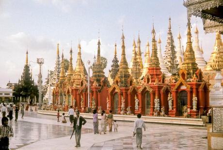 J213 - Rangoon, les pagodes Sule et Shwedagon