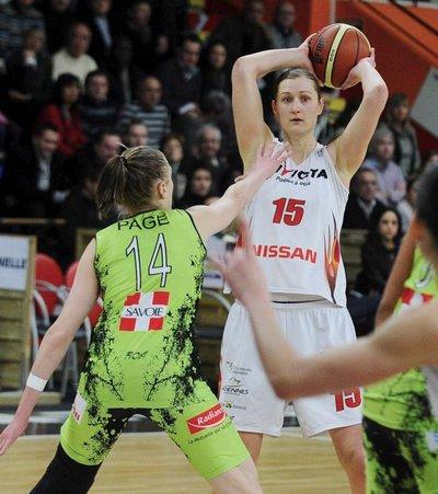LFB : Valeriya BEREZHYNSKA arrive à Tarbes http://img.over-blog.com/400x451/0/12/26/16/2010/2010b/2011/2011b/2012/2012b/2012c/2012d/Valeriya-BEREZHYNSKA--Charleville-_lunion.presse.fr.jpg