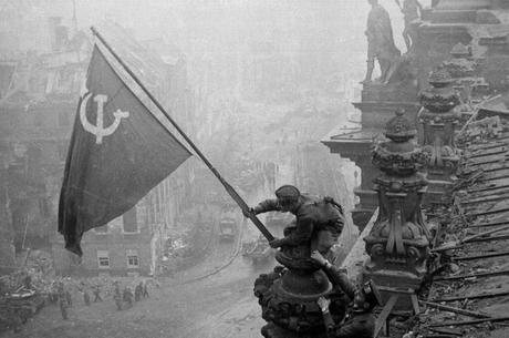La ville du mois de mai: Berlin depuis 1945: de la ville humiliée à la ville métamporphosée