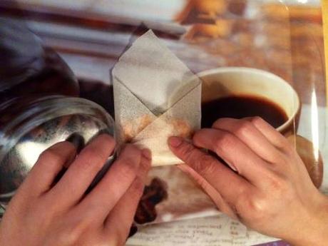 La recette des nems de Maman Nhàn Rouler les nems, étape 4