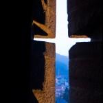 Meurtrière en croix de la tour