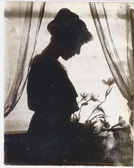 Gertrude-Kasebier---Silhouette---c.-1915--Gum-Bichromate-P.jpg