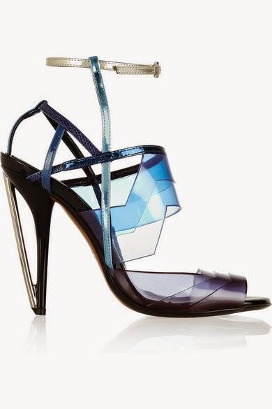 Ca pourrait être sympa de monter les marches à Cannes dans cette tenue... Ca pourrait être sympa de monter les marches à Cannes dans cette tenue...