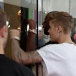 CANNES 2014 : Justin Bieber ne parvient pas à rentrer dans une boutique de luxe
