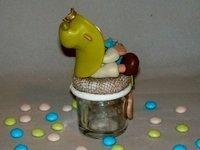 Pot à dragée avec bébé elfe princier et son doudou dragon Pot à dragée avec bébé elfe princier et son doudou dragon