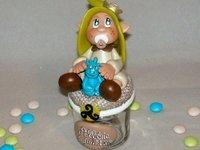 Pot à dragée avec bébé elfe princier et son doudou dragon Pot à dragée avec bébé elfe princier et son doudou dragon