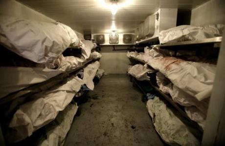 Cadavres dans une morgue près de Slaviansk