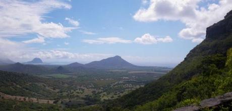 Crédit. Ile Maurice - Vue Tourelle du Tamarin et Morne Brabant - CBN de Brest (B.Bordenave)