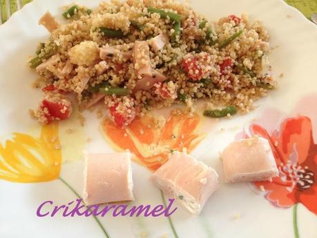 Salade de semoule et légumes avec petits roulés de dinde au fromage IMG_4396