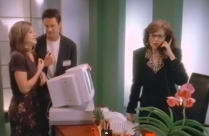 Dans les années 90, Jennifer Aniston et Matthew Perry présentaient Windows 95 !