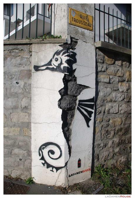 Sea-Horse-in-St-Etienne-France-by-Ladamen-Rouge-Street-Art-mogwaii