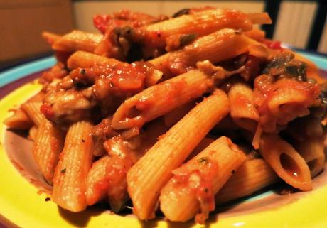 Penne aux aubergines et à la mozzarella Penne aux aubergines et à la mozzarella