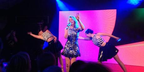 CANNES 2014 : Kylie Minogue nous fait fondre à la plage Magnum