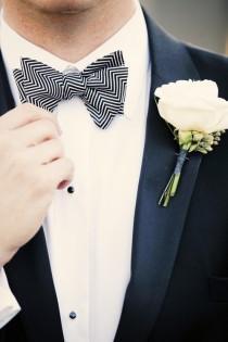 La folie du chevron! love-the-patterned-bowtie-for-the-groom-groom-style-pinterest