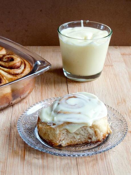 Cinnamon Rolls with Mascarpone Cream Cheese Frosting / Brioches à la Cannelle et leur glaçage Mascarpone et Fromage Frais Cinnamon Rolls 8