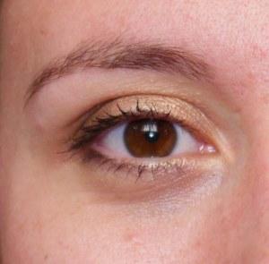 Mon make up golden avec la Naked d’Urban Decay et la palette blush Narsissist(*tuto make up 12*) Mon make up golden avec la Naked d’Urban Decay et la palette blush Narsissist(*tuto make up 12*) (2)- Charonbelli's blog beauté