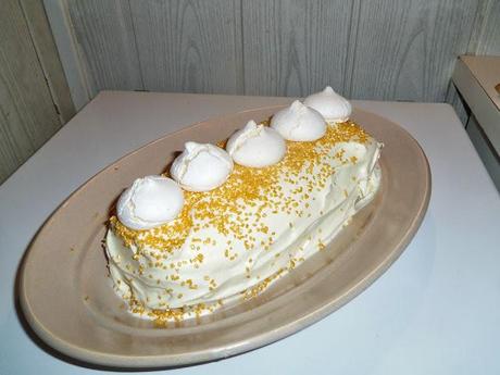 bûche de noël spéculoos et chocolat blanc Bûche de Noël fourrée de crème aux spéculoos et nappée de chantilly au chocolat blanc