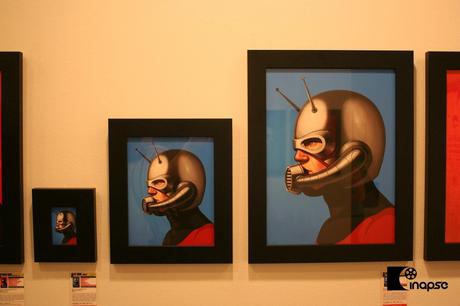 Ant-Man by Mike Mitchell Geek me hard, geekmehard, L'oeil rivé sur l'écran, Sad Batman is sad, Batman vs Superman, Zack Snyder, Man of Steel 2, Batman vs Superman : Dawn of Justice, Dawn of justice, Batman logo, Frank Miller, The Dark Knight Returns, Christopher Nolan, Tim Burton, Kingsman, The Secret Service, trailer, Matthew Vaughn, Dave Gibbons, Mark Millar, Kick-Ass, Colin Firth, Tom Ford, Mark Strong, Michael Caine, Mark Hamill, Star Wars VIII, Wanted, Samuel L. Jackson, RIP, H. R. Giger, Alien, Aliens, James Cameron, apology letter, Gone Girl, David Fincher, Rosamund Pike, The World's End, Black Hole, Charles Burns, Neil Gaiman, Roger Avary, Rupert Sanders, demo live, short, The Goon, John Constantine, Constantine, NBC, Green Arrow, Arrow, CW, Flash, Gotham, Guillermo Del Toro, Justice League Dark, Hellblazer, Neil Marshall, Hunger Games, Hunger Games 3, Mockingjay, Julianne Moore, President Alma Coin, Philip Seymour Hoffman, Francis Lawrence, Jena Malone, Edgar Wright, leaves Ant-Man, Brian Bolland, Judge Dredd, 350th, Judge Dredd Megazine, swipe, cover, Interstellar, Matthew McConaughey, Chris Nolan, Jessica Chastain, True Detective, Rust Cohle, Marvel, Mondo Mike Mitchell, Mitchell, exhibition, Ant-Man, Edgar Wright, JLU, bastards, portraits, Cinapse, showcard, Ken Taylor, Mondo show, Brett Ratner, test, trailer, critique, avis, chronique, article, geek me hard, geekmehard