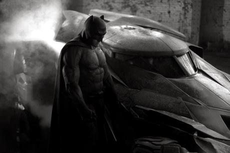 Ben Affleck as Batman Geek me hard, geekmehard, L'oeil rivé sur l'écran, Sad Batman is sad, Batman vs Superman, Zack Snyder, Man of Steel 2, Batman vs Superman : Dawn of Justice, Dawn of justice, Batman logo, Frank Miller, The Dark Knight Returns, Christopher Nolan, Tim Burton, Kingsman, The Secret Service, trailer, Matthew Vaughn, Dave Gibbons, Mark Millar, Kick-Ass, Colin Firth, Tom Ford, Mark Strong, Michael Caine, Mark Hamill, Star Wars VIII, Wanted, Samuel L. Jackson, RIP, H. R. Giger, Alien, Aliens, James Cameron, apology letter, Gone Girl, David Fincher, Rosamund Pike, The World's End, Black Hole, Charles Burns, Neil Gaiman, Roger Avary, Rupert Sanders, demo live, short, The Goon, John Constantine, Constantine, NBC, Green Arrow, Arrow, CW, Flash, Gotham, Guillermo Del Toro, Justice League Dark, Hellblazer, Neil Marshall, Hunger Games, Hunger Games 3, Mockingjay, Julianne Moore, President Alma Coin, Philip Seymour Hoffman, Francis Lawrence, Jena Malone, Edgar Wright, leaves Ant-Man, Brian Bolland, Judge Dredd, 350th, Judge Dredd Megazine, swipe, cover, Interstellar, Matthew McConaughey, Chris Nolan, Jessica Chastain, True Detective, Rust Cohle, Marvel, Mondo Mike Mitchell, Mitchell, exhibition, Ant-Man, Edgar Wright, JLU, bastards, portraits, Cinapse, showcard, Ken Taylor, Mondo show, Brett Ratner, test, trailer, critique, avis, chronique, article, geek me hard, geekmehard