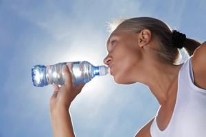 VESSIE DISTENDUE: Plus de 2 litres d'eau par jour et une foule de troubles urinaires  – L'Incontinence, c'est quoi ?