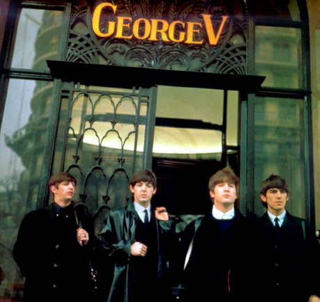 Un hôtel de luxe parisien commémore son lien avec les Beatles dans une expo photo