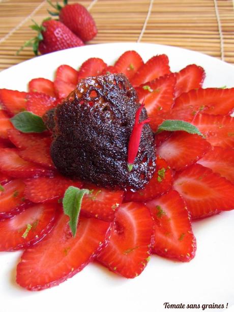 Carpaccio de fraises, sirop à la sauge ananas et tuile au chocolat {Culino versions mai 2014} Carpaccio de fraises, sirop à la sauge ananas et tuile au chocolat {Culino versions mai 2014}