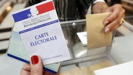 M. Manuel VALLS - Premier Ministre: Proposez la révision de la Constitution française pour rendre le vote obligatoire