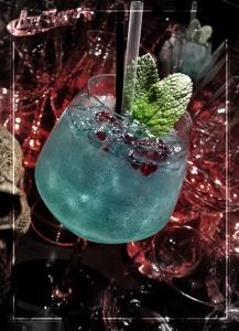 ApéRock – Un nouveau restaurant très rock Ape¦üRock Aquarium cocktail