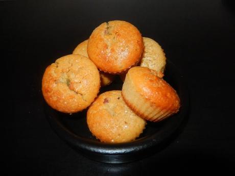 Minis moelleux au strawberry curd et confit de rhubarbe Bouchées strawberry curd et rhubarbe