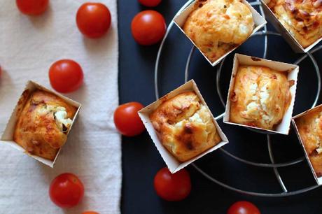 Mini cakes aux tomates confites, pignons et chèvre frais muffins tomates chevre 1024x682 Mini cakes aux tomates confites, pignons et chèvre frais