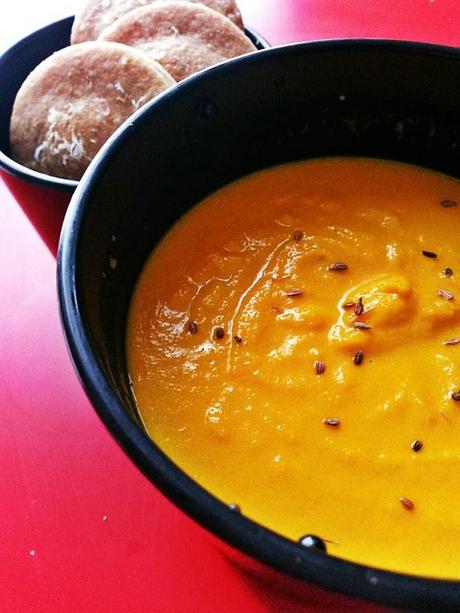 CELLE QUI SE FAIT MODESTEMENT AMBASSADRICE DU CANTAL: VELOUTÉ DE CAROTTES À L'ANIS ET SES SABLÉS AU CANTAL VIEUX camera_Hagrid1