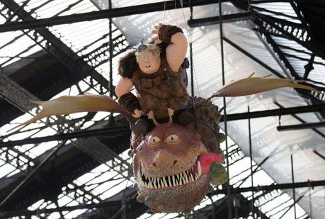 Cinéma : Les #Dragons envahissent la Gare de Lyon Dragons 2 - Gare de Lyon