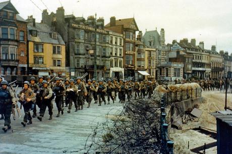 Parallèle bouleversant entre la Normandie de 1944 et celle d'aujourd'hui