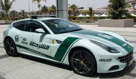 Les voitures de police de Dubaï