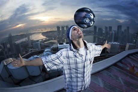 Grimé en vieillard, le meilleur freestyleur français « ridiculise » des footballeurs sean